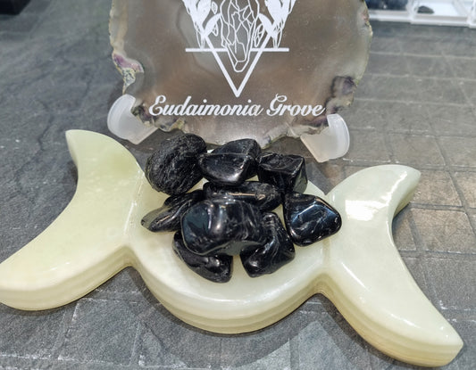 Banded Onyx Light Coloured Triple Moon Dish (tumbles not included)