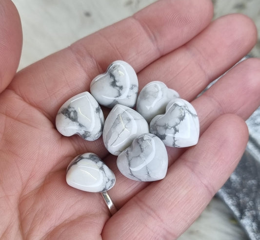 Howlite Mini Heart Carving
