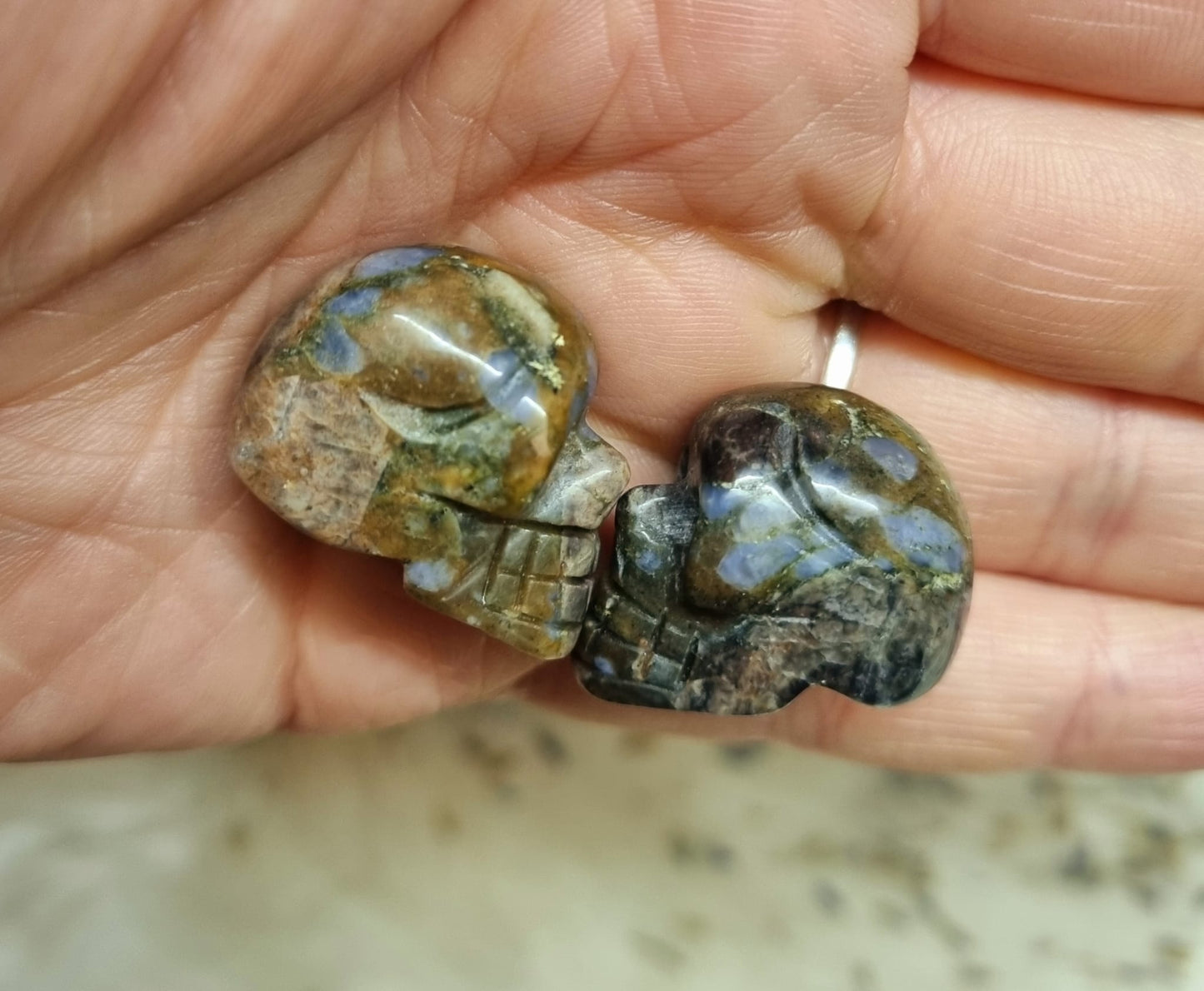 Que Sera Mini Skull Carving