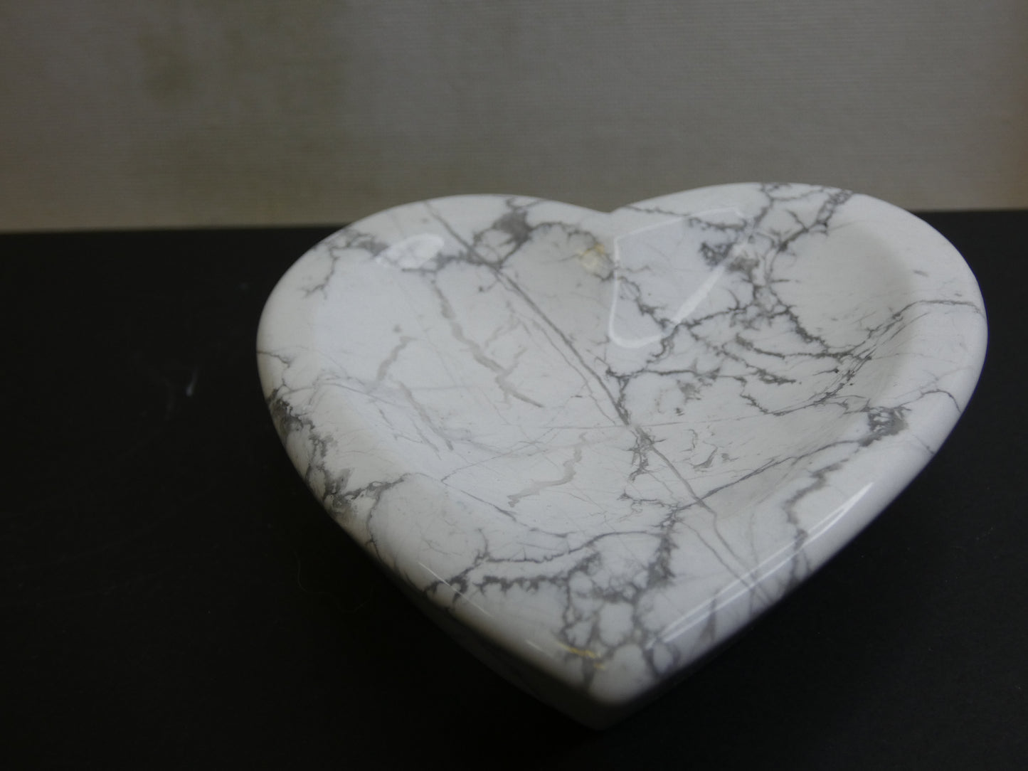 Howlite Heart Carving Bowl