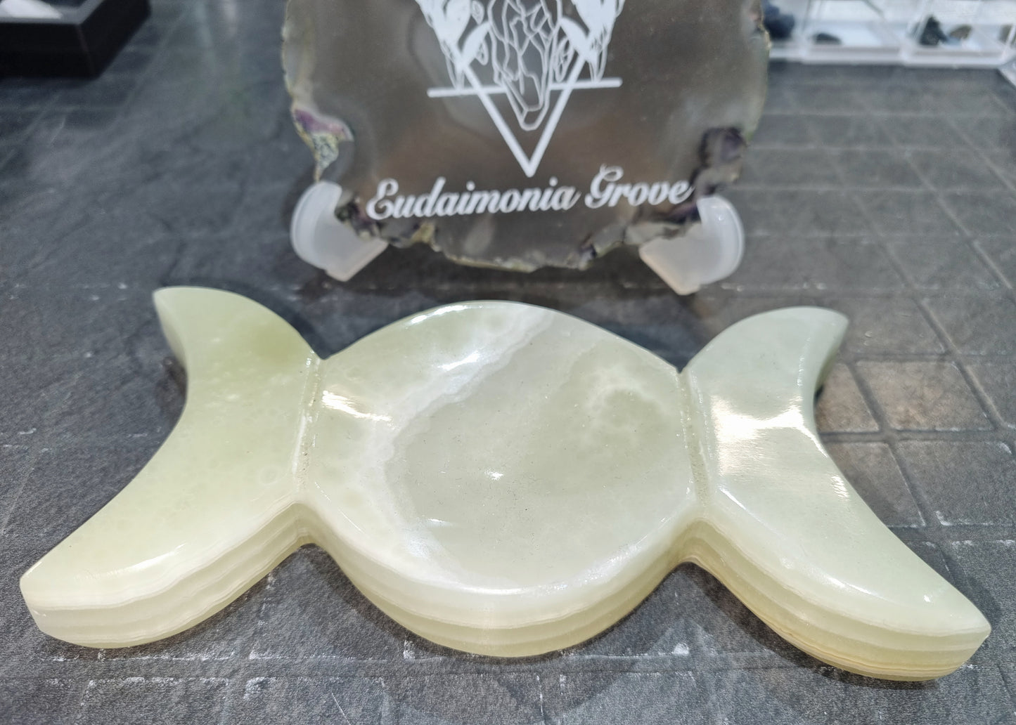 Banded Onyx Light Coloured  Triple Moon Dish (tumbles not included)