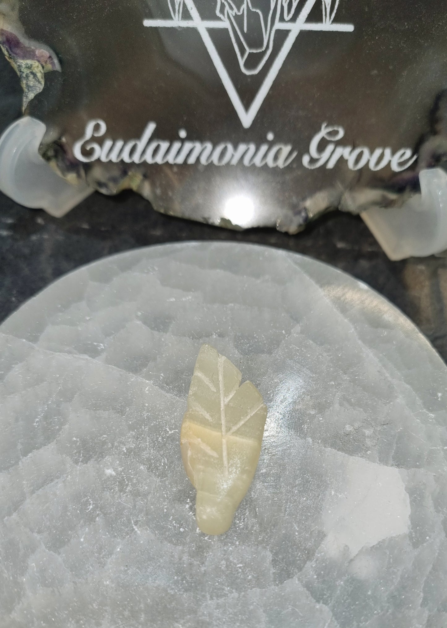 Banded Onyx Leaf Carving