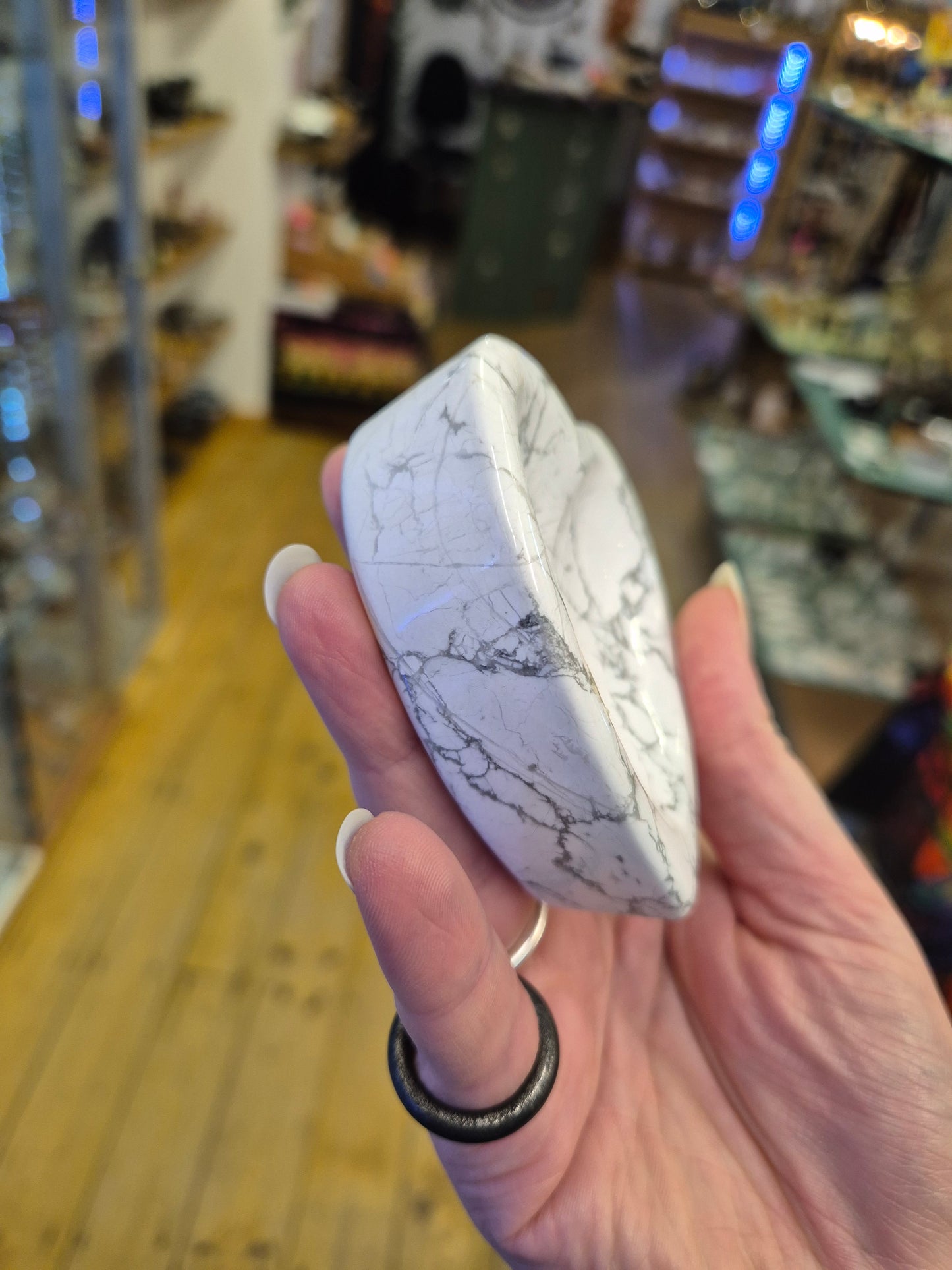 Howlite Heart Carving Bowl