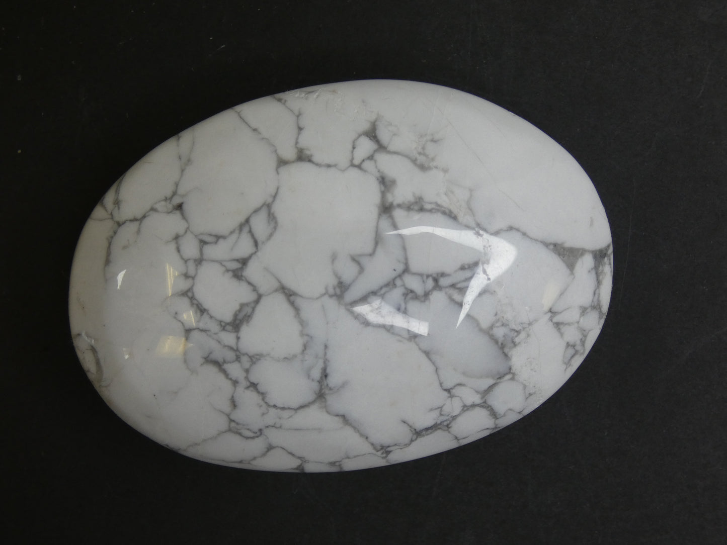 Howlite Palmstone