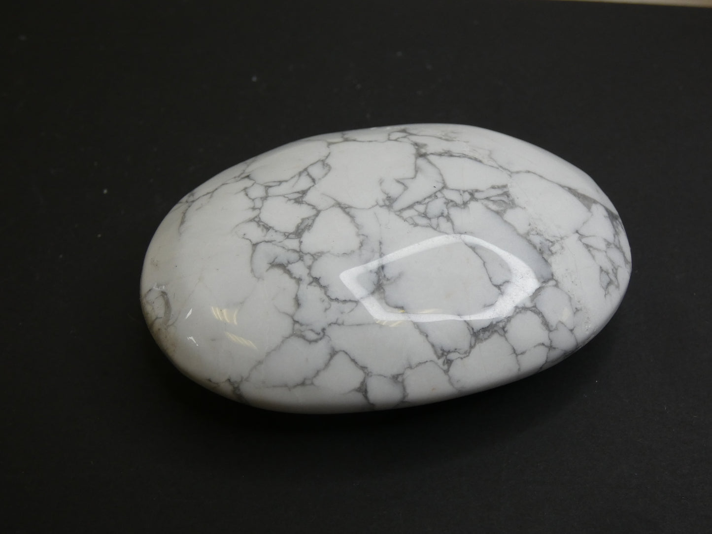 Howlite Palmstone