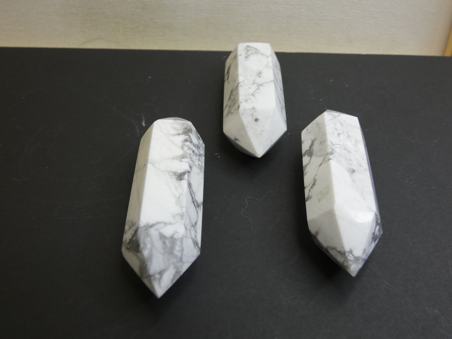 Howlite DT