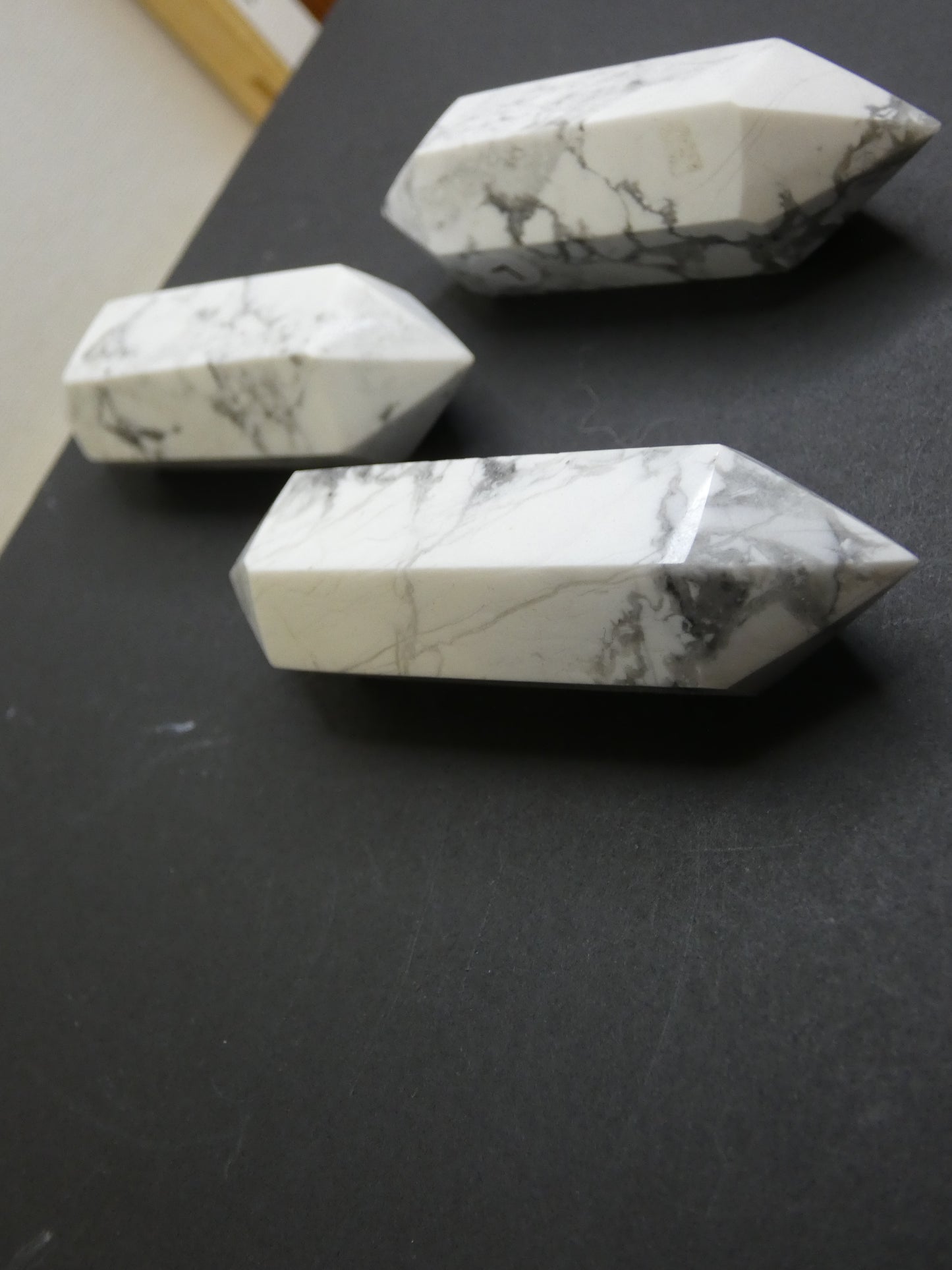 Howlite DT