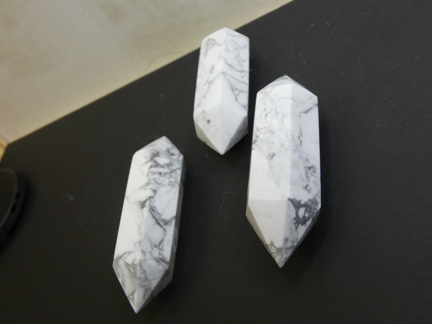 Howlite DT