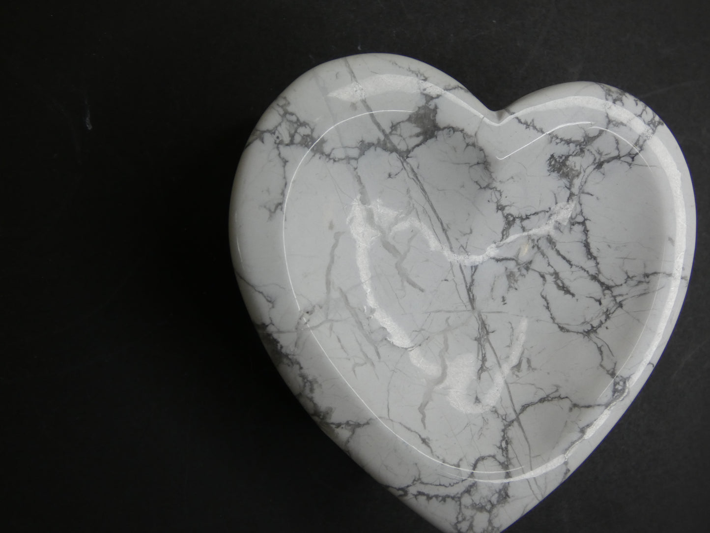 Howlite Heart Carving Bowl